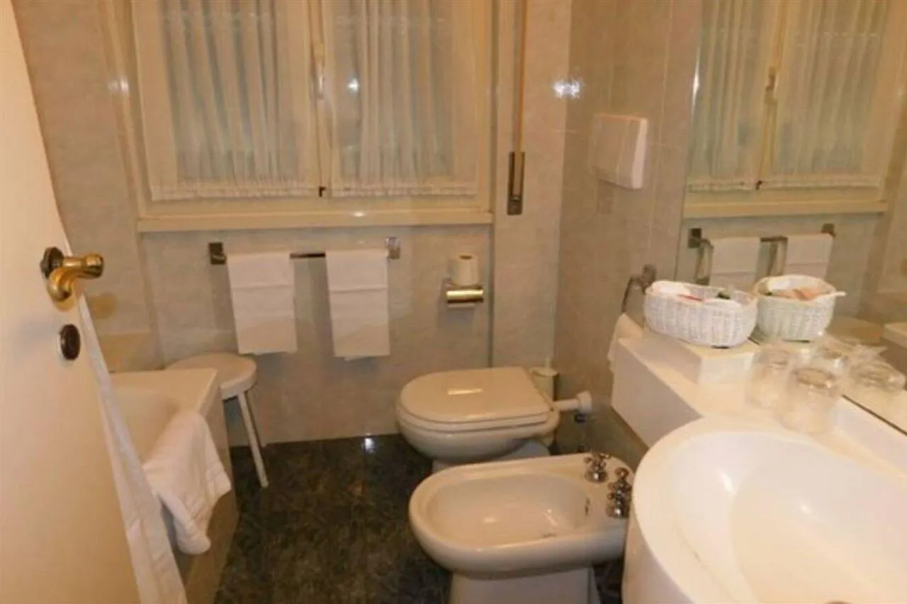 Hotel Regina Olga Lake Como 4*,  Italia
